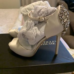 Badgley Mischka Dawn Ivory Satin 5.5